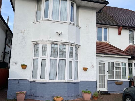 Lovely 1 Bedroom Apartment with Free Parking
