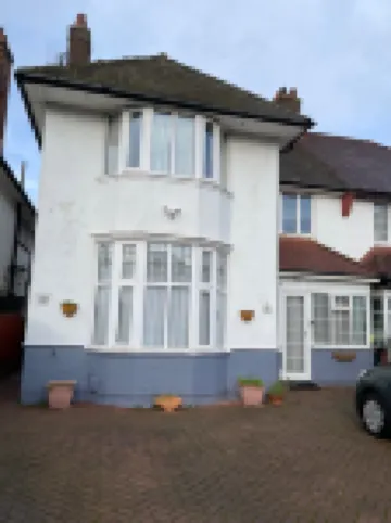 Lovely 1 Bedroom Apartment with Free Parking