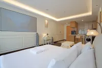 RNF Romantic French Elegant Style # Movie-Themed Surround Sound # Private Movie Theater  호텔