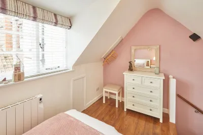 Host & Stay | Dolphin Cottage 1736 فنادق في 