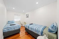 Stylish 3BR House(Parking)/ICC&DarlingHarbour-8min