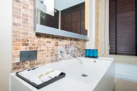 Beachfront Family Pool 2 Bed Room Patong Phuket