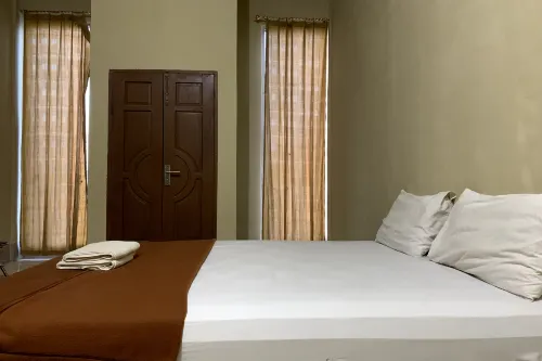 Hotel O Athirah Kost Near Permandian Wisata Istana Mappala