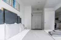 Downtown Toronto luxury condos - balcone