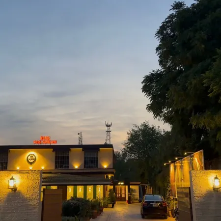 Hotel Posh Pavillion Отели рядом с достопримечательностью «Парк Анкара»