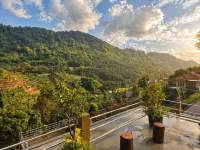 The Green County Homestay - vue sur la montagne