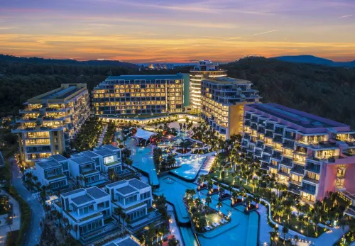 Muse Premier Residences Phu Quoc Emerald Bay - Pools