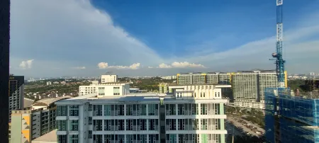 Shahdila @ Alinea Отели рядом с достопримечательностью «UOA Business Park Property Gallery»