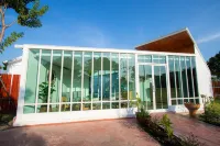 The O-Zone Airport Riviera Lodge