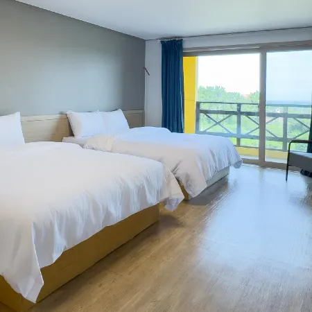 Whinstone Hotel & Resort Отели рядом с достопримечательностью «Пляж Хёпчже»