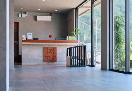 Z Garden Hotel 로비 및 정원