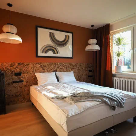 High standard + private cinema + close to Old Town