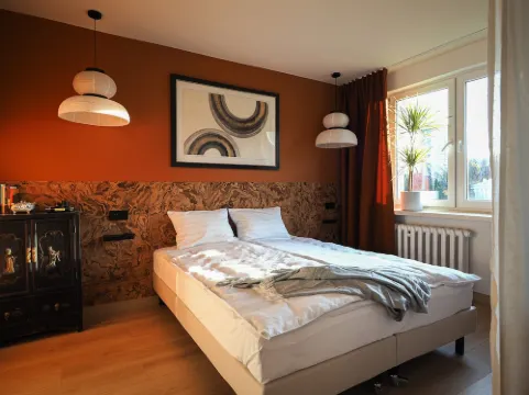 High standard + private cinema + close to Old Town