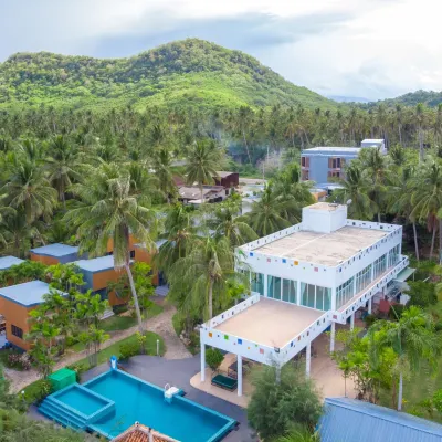Coco Pino Bankrut Beach Resort Hotels near Wat Thang Sai