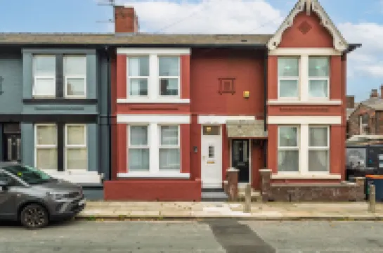 Spacious 3 Bedroom House Free Street Parking Fast WiFi