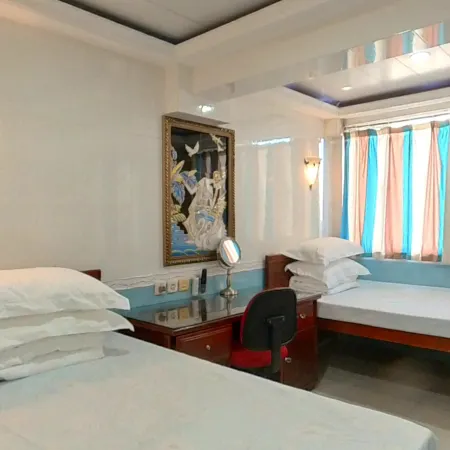 BGH.hk Self-serve Guesthouse (What You See Is What You Get) Отели рядом с достопримечательностью «Станция MTR Whampoa »