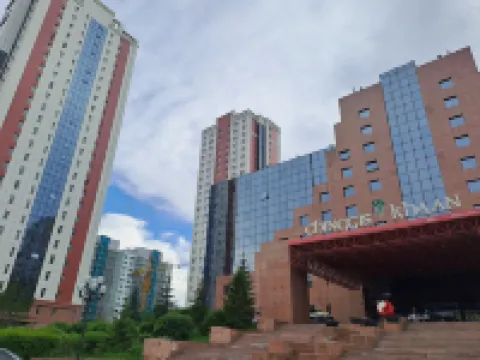 Central Ulaanbaatar | Walk to Chinggis Square | Modern 1BR Apt Hotel berhampiran Mongolian Military Museum
