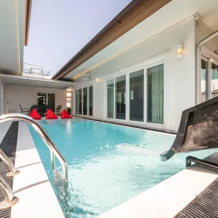 Cozy Breeze Pool Villa Pattaya