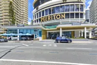 Ocean Heights Beachfront Apartments Surfers Paradise - Homestays