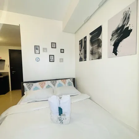 D' Cozy Monochrome Suite