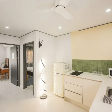 Gwangalli 10min | Free Parking | Queen 1 + Super Single 2 | Quiet Stay | Free Luggage Storage | 1F