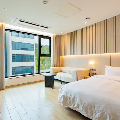 Hound Hotel Hyeoksindosi Branch Hotels near Ansim Station