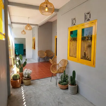 Decasa Female House