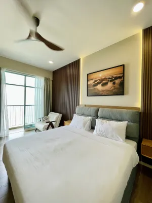 Bay suites with sea view balcony / Luxury 2BR 2Bath - Apartments