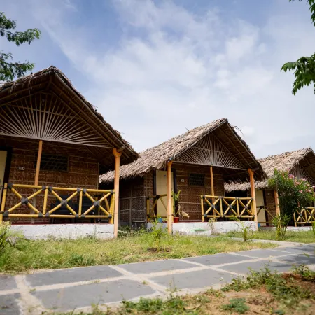 Mahee S Cafe and Stay