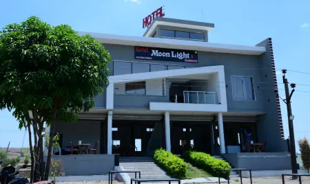 Hotel moonlight & restaurant