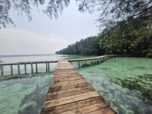 Beautiful room in Kotok, Private Island Hotels in Thousand Islands
