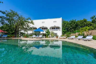 Hibiscus Hotels in 