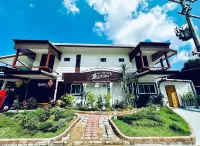 Kwanruean Boutique Hotel Hôtels à proximité de : Sing Buri Church