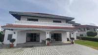 Waterfront Royal Villa Hotels in 