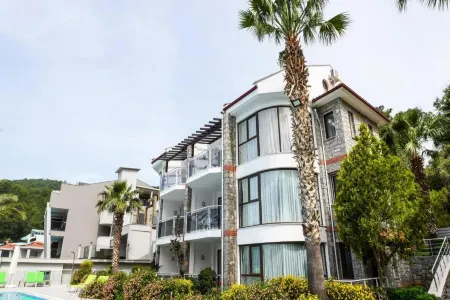 Tropical Deluxe Hotel