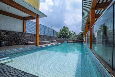 Gading Homestay Prigen Отели в г. Purwosari