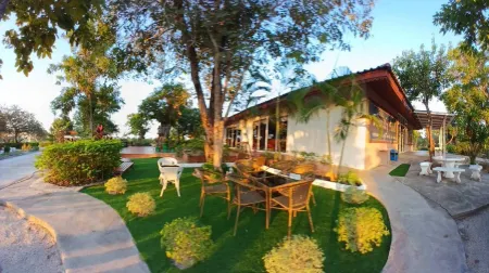 Sukhothai Grand Hotel and Landmark Отели в г. Сукхотхай