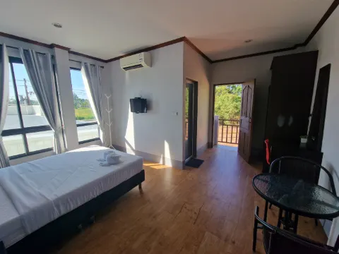 ห้องดีลักซ์ เตียงใหญ่ 1 เตียง