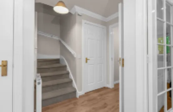 Muirton House 2 - 4 Bed House, 4 Car Driveway, 2 Bathrooms, Smart TVs in every room