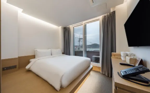 BLUEFROG HOTEL Xiannu Rock Coast周辺のホテル