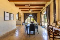 Villa Nirvana - 4 bedrooms (sleeps 8 + 2 kids) Qala village - Homestays
