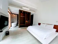 Lakeside Manor Villa Hotels near Yilan Sancing Temple