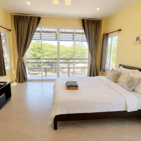 Koniix Garden Cottage Ko Sichang Отели рядом с достопримечательностью «Ко Си Чанг»