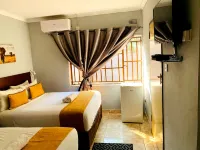 Plateau Guest House Hotels in Касане