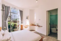 The LOOP Boutique Hotel & Café
