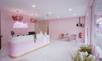 The Pink Boutique