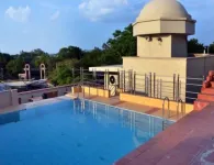 Taj Bhoomi By Jivana - مسبح على السطح