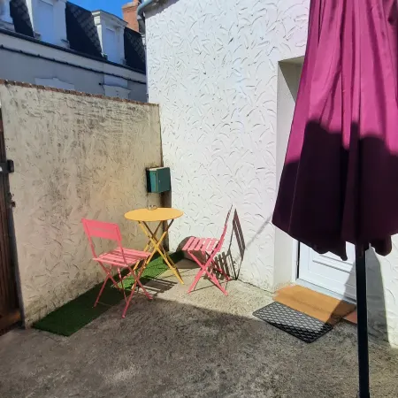 Sologne in the city – 2 bedroom cottage/private courtyard