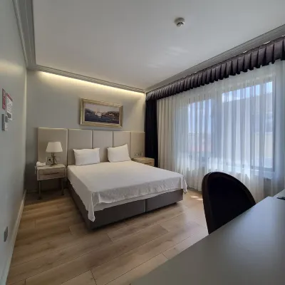 Güner Business Hotel Hotel dekat Kalamis Marina