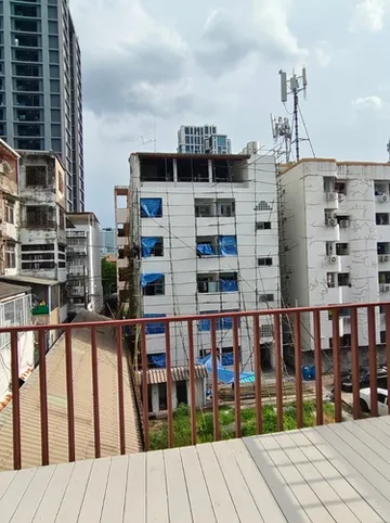 รูปภาพของวิเวียน เฮ้าส์